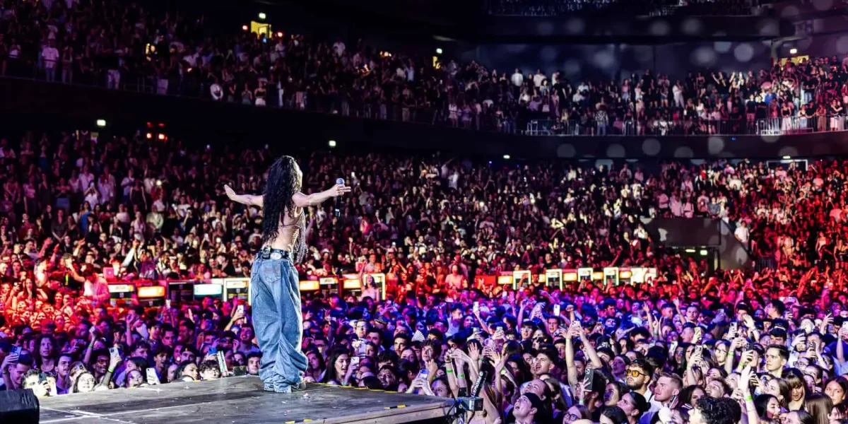 INNA, show incendiar la Cluj: 10.000 de fani în noul videoclip „Ya Tabtab”
