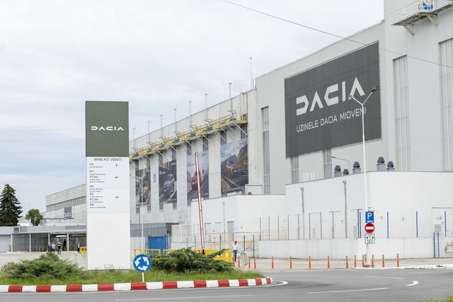 Dacia renunță la Mioveni: Prioritate, profitul. Șeful, la Bolojan azi
