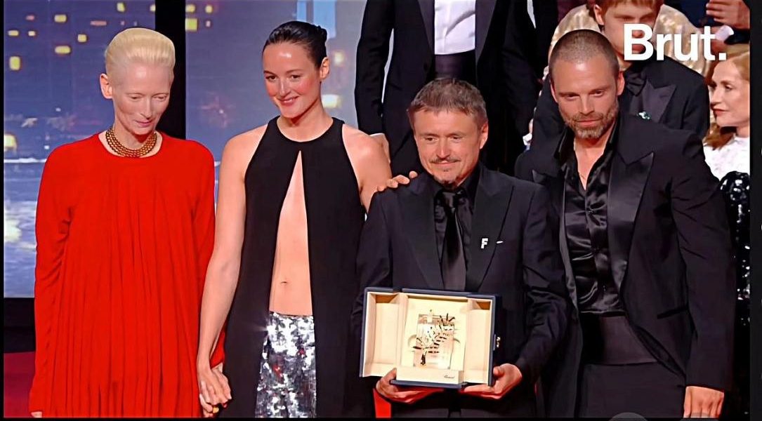 Mungiu, dublu Palme d’Or: Regizorul român înscrie România în istorie