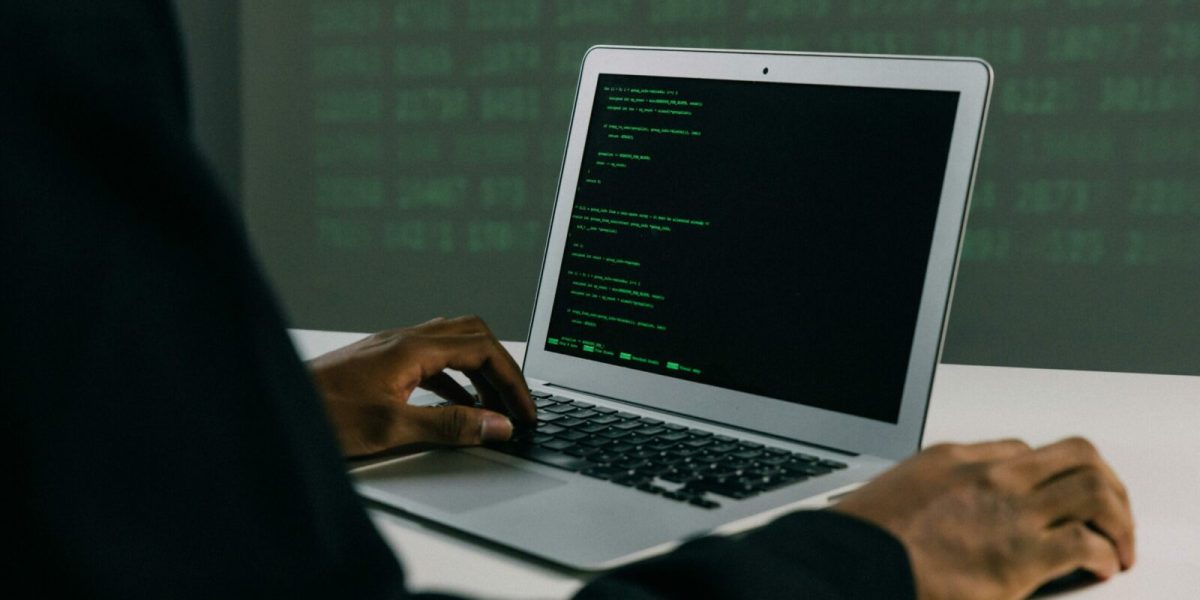 Google, ținta unui atac cibernetic masiv, coordonat de IA