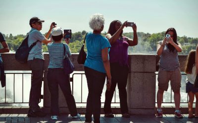Cum reușesc americanii să stea în Europa, fără acte? Secretul lor