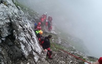 Salvați în Bucegi: Trei alpiniști au căzut într-o rîpă la „Transilvania 100”