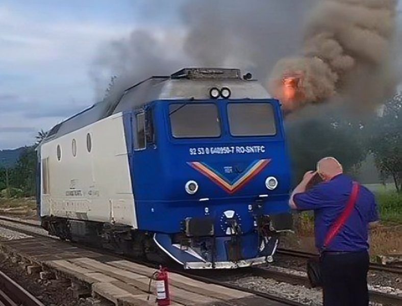 Incendiu la trenul București-Varna: 6 ore pentru 115 km