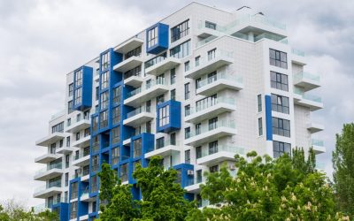 Cadavru putrezit, găsit într-un apartament: Vecinii au sunat la 112