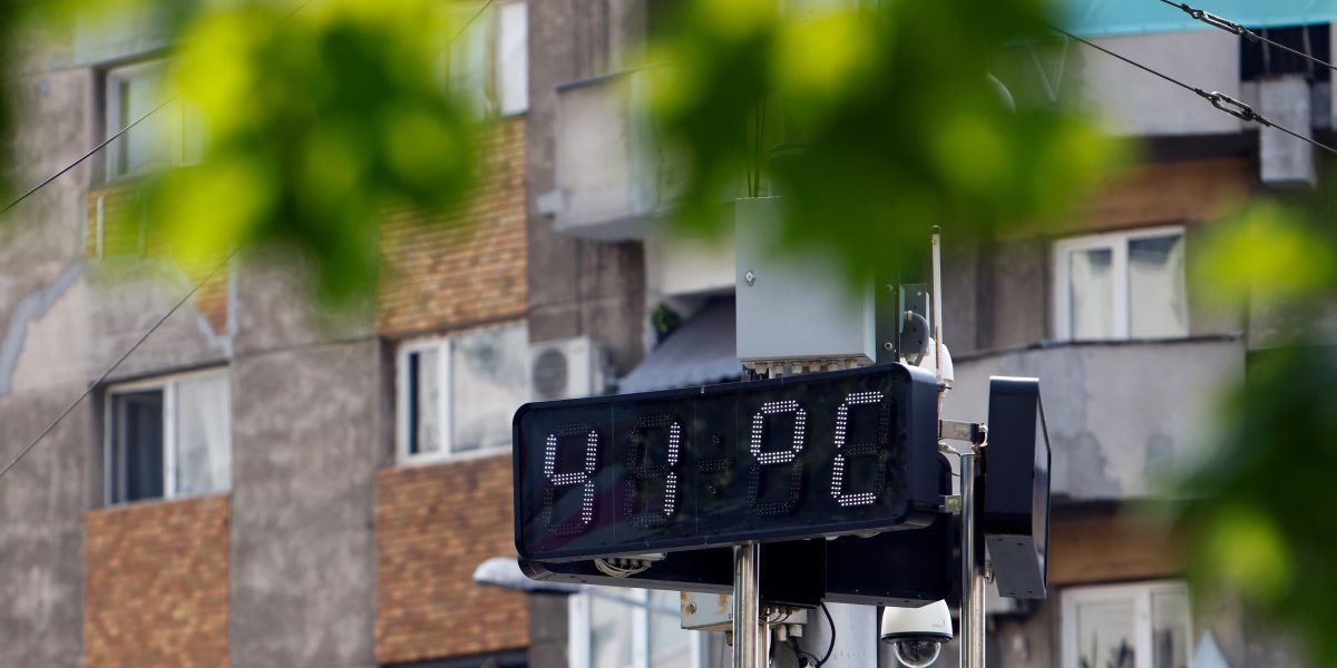 Temperaturi sufocante în aproape toată țara: ANM extinde codul roșu de caniculă - HARTĂ. În ce zone își vor face apariția furtunile