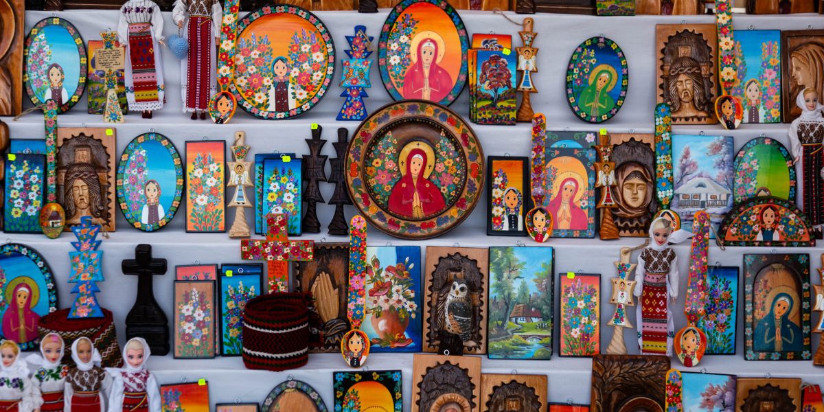 Sectorul 5, icoane din PNRR pentru școli: 60 de obiecte sacre la instituții