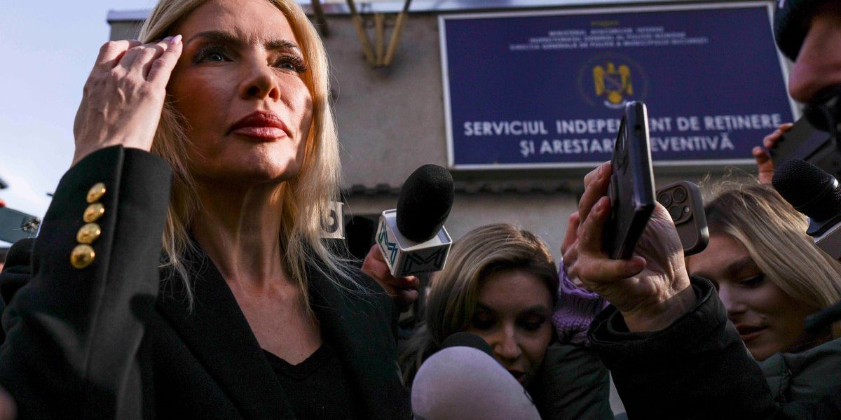 Laura Vicol îi face plângere penală lui Siegfried Mureșan: „Acest aservit străinilor mă amenință”