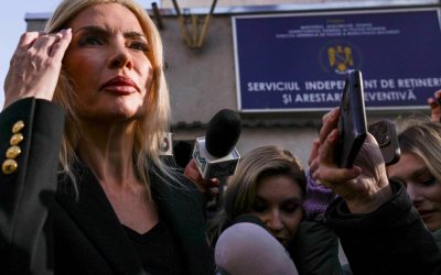 LAURA VICOL îl dă în judecată pe Siegfried Mureșan: „Aservit străinilor…”