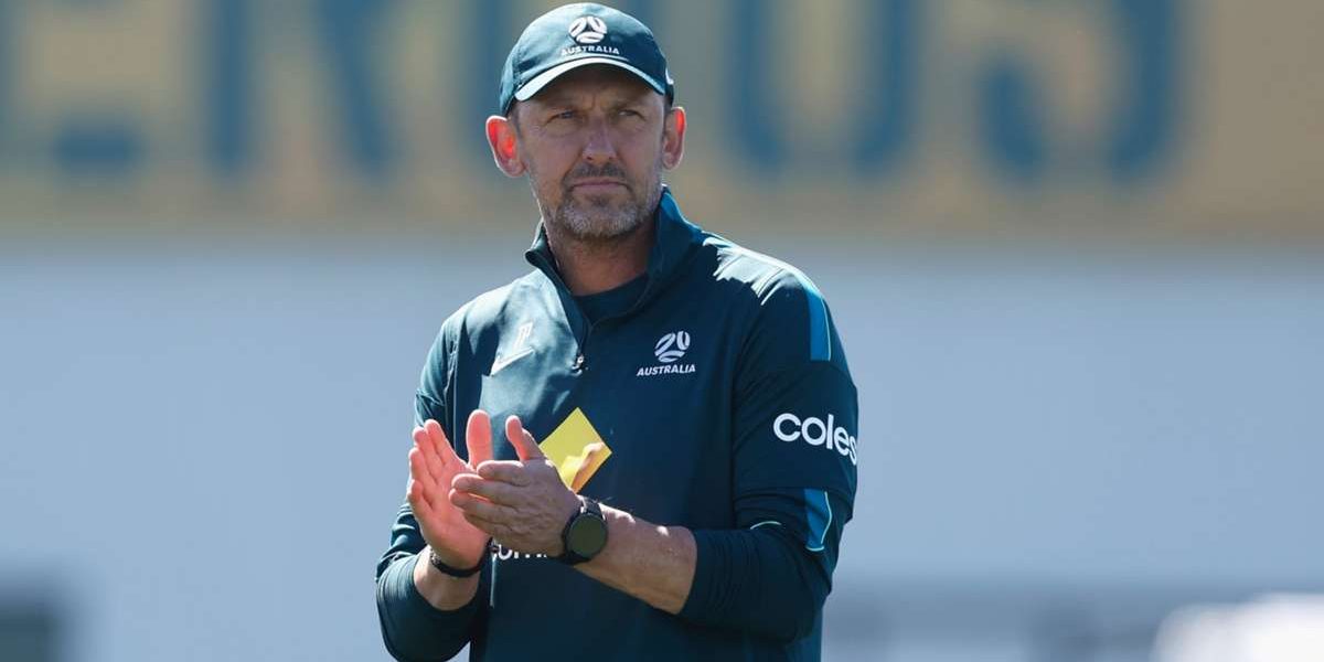Australia tie 'world-class' Popovic down to new deal