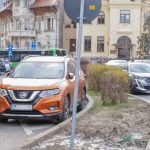 Mașinile de pe trotuare revin în București, legea s-a schimbat