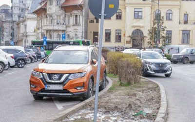 Mașinile de pe trotuare revin în București, legea s-a schimbat