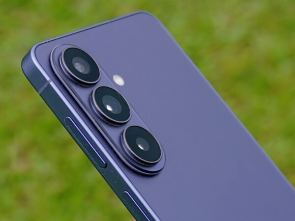 Samsung S27, flaghship compact: Primele certificări confirmă
