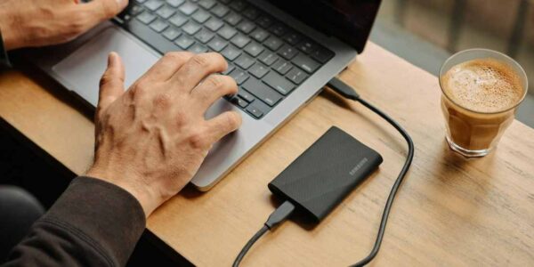 Cloud vs. Offline: Securitate și accesibilitate la un loc