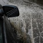 Buzău: Aluviuni blochează drum național, dificultăți în trafic