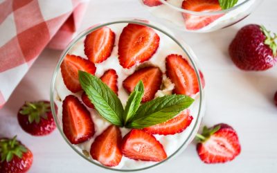 Desert: Arome de copilărie în cremă de căpșuni