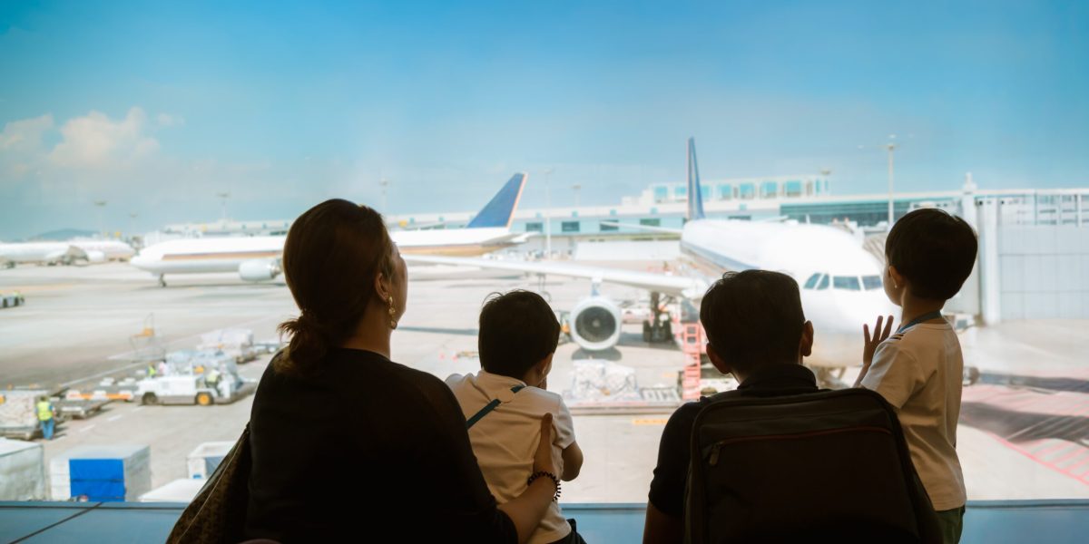 Companii aeriene low-cost: Noi reguli pentru familiile cu copii