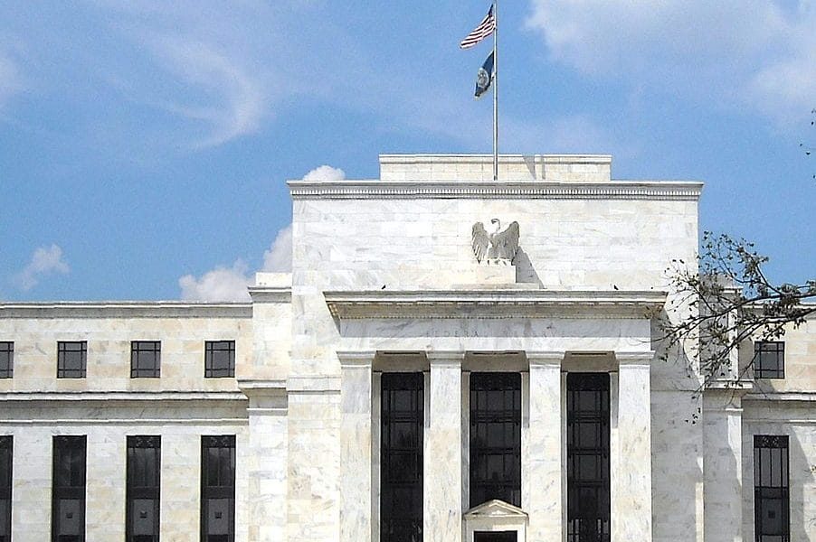 FED: Dobânda de top sta pe loc. Warsh e noul șef