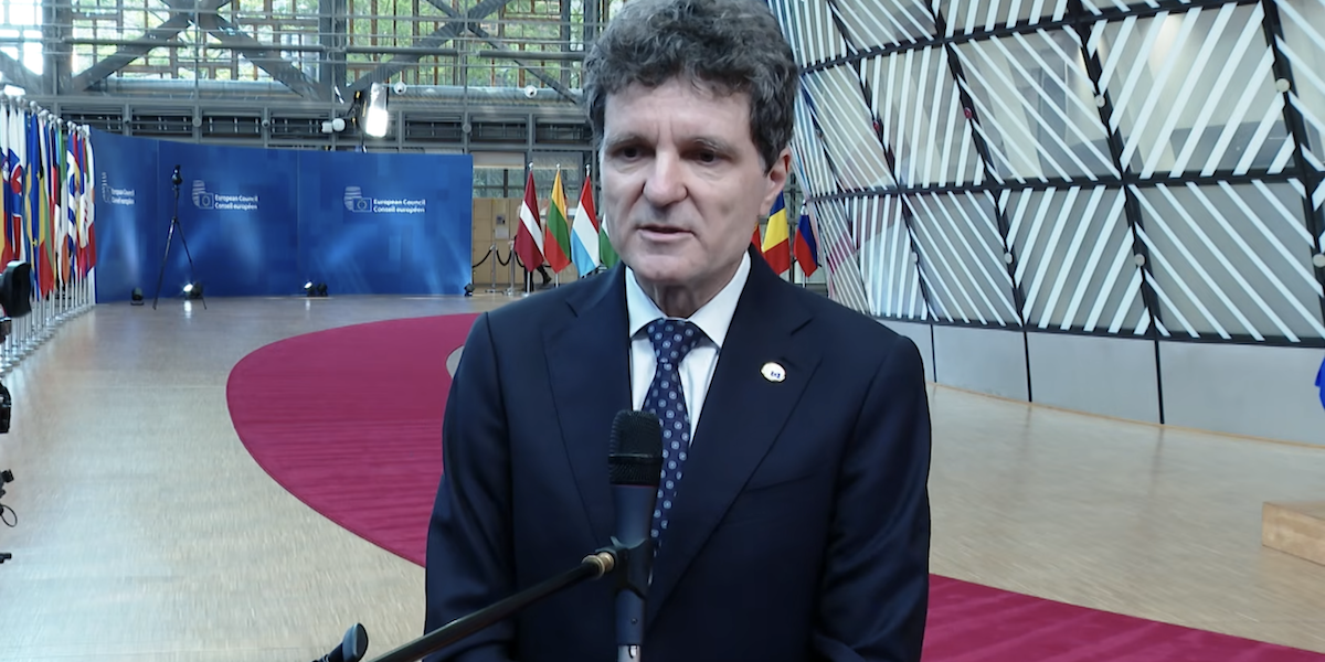 Nicușor Dan, mitul „independentului” prăbușit. Democrația, forță prin partide