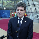 Nicușor Dan, mitul „independentului” prăbușit. Democrația, forță prin partide