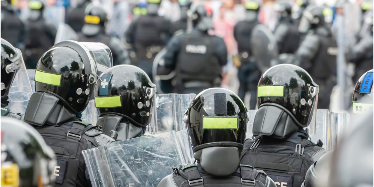 Români blocați de proteste anti-imigrație
