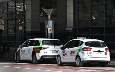 Boston: Șoferii de taxi pot accepta curse Uber, Lyft
