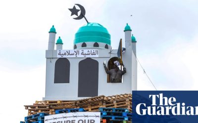 Condamnată „vilei”: Efigie de moschee pe un foc de artificii în Irlanda de Nord
