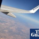 Ryanair: Pasager scapă ca prin minune din avionul cu geam spart