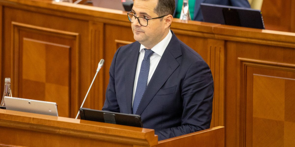 Tofan: Fără pensie mai mare, propune pilon II din privatizări