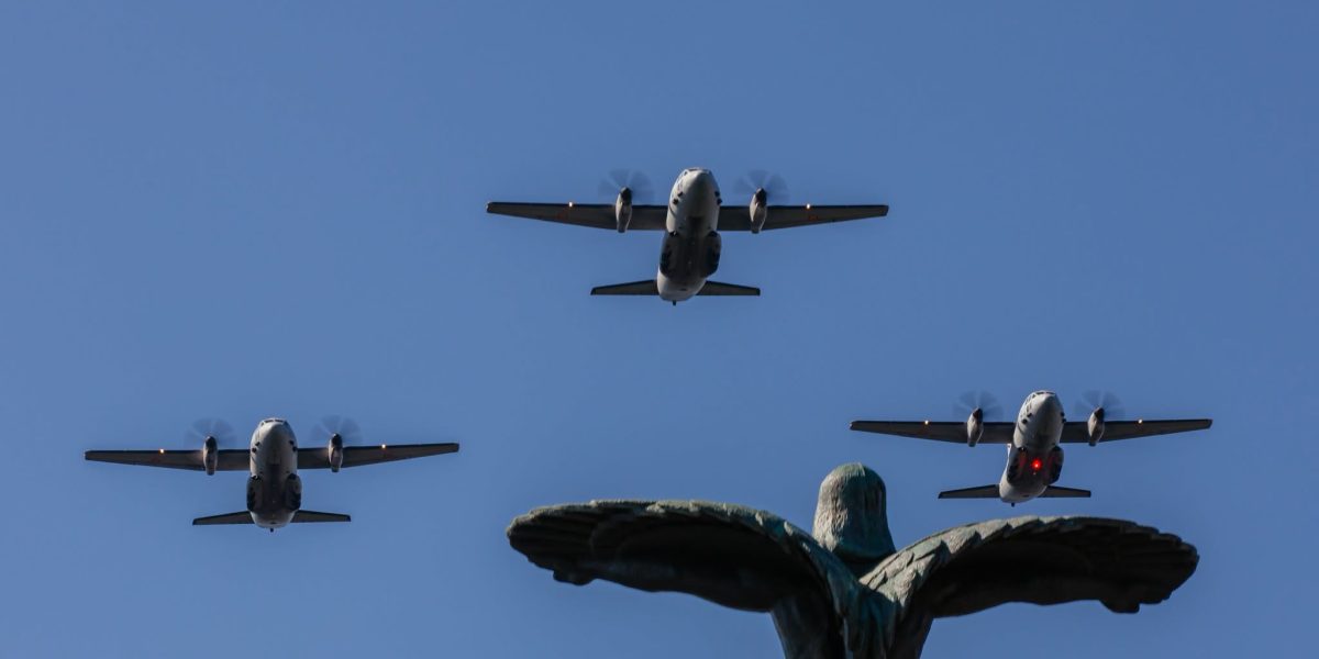 De ce zboară avioane militare azi deasupra Bucureștiului. Anunțul făcut de Forțele Aeriene