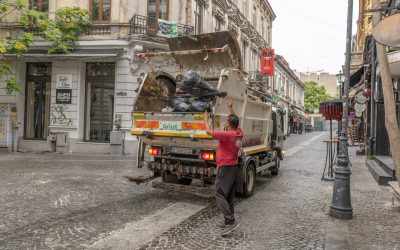 Curățenie în București: Plata se face la gunoi
