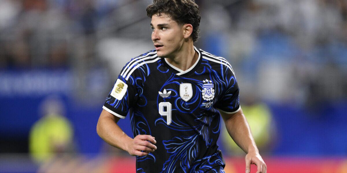Barcelona a decis: Julian Alvarez merge la un rival!