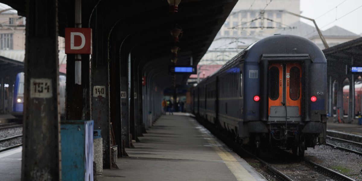 Călătorii, direct la ministrul Transporturilor: Problemele din trenuri, de la București