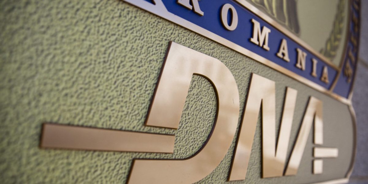 Directori din Armament, Arest la Domiciliu. Sute de mii, Găsiți într-o Casă