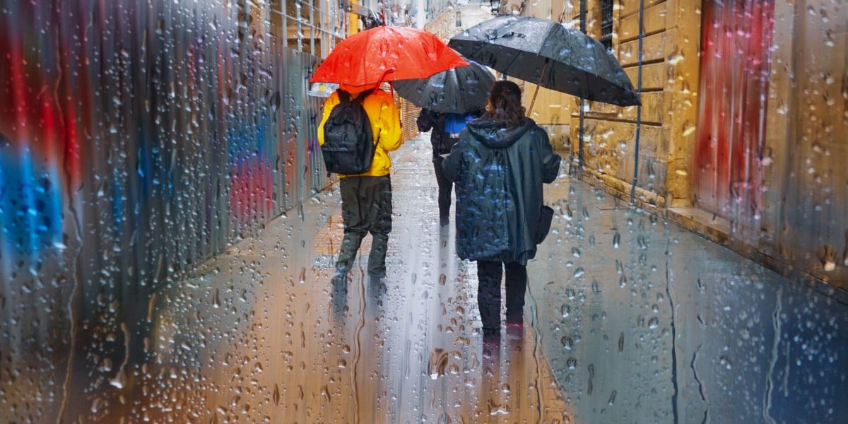 Furtuni: ANM anunță cod portocaliu și galben în 17 județe și București