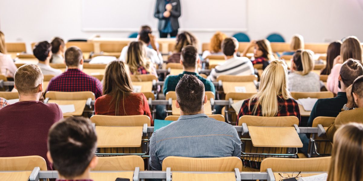 Profesori la examen 2026: Peste 9.600 dau proba scrisă