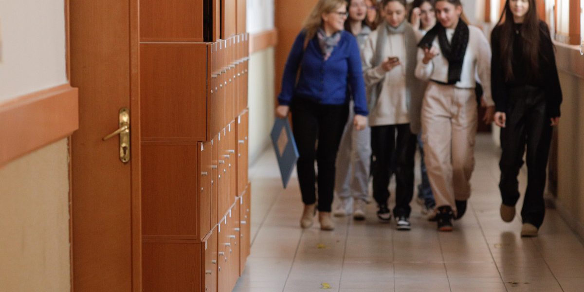 EDUCAȚIA: Premii masive pentru elevii cu 10 la Evaluare și Bac