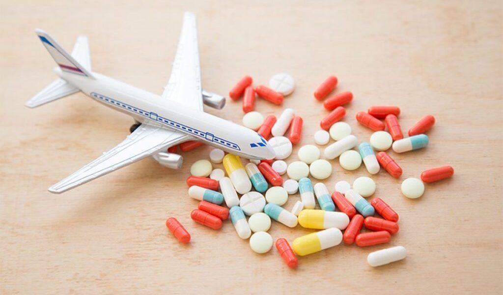 Medicamente Interzise pe Vreme de Vacanță: Ce Nu Să Pui în Bagaj