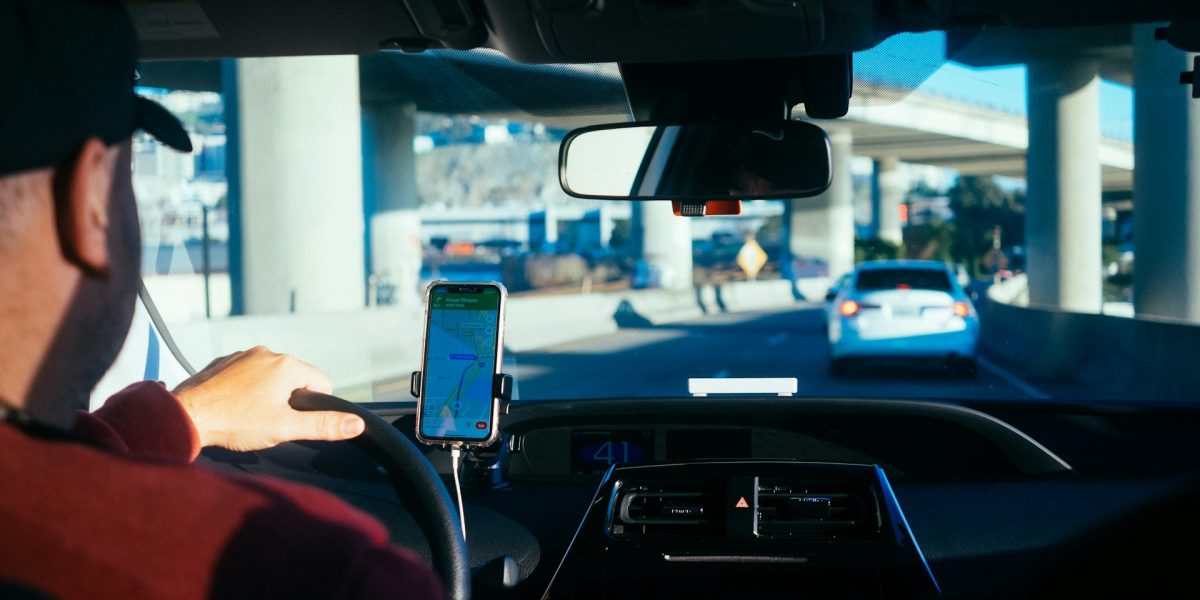 București: Ride-sharing amendat cu 1,28 mil. Lei pentru muncă ilegală