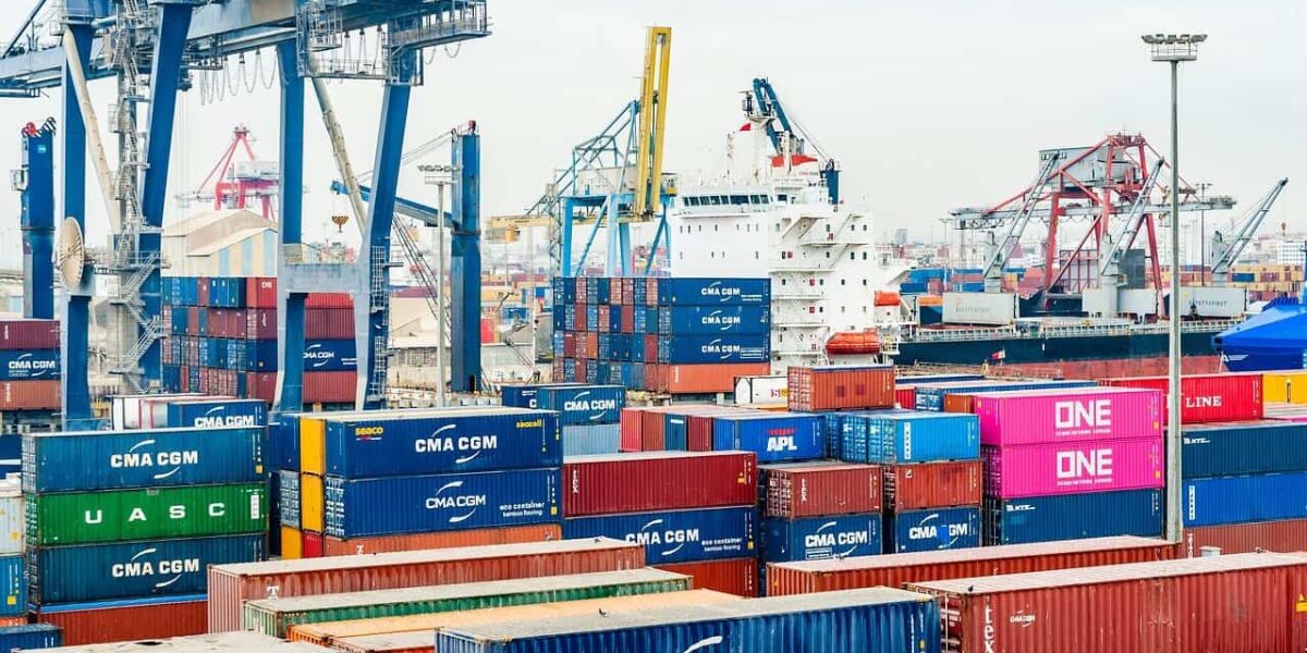 Mari companii fac 58% din exporturile României
