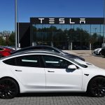 Tesla bate Mercedes, chinezii URCĂ pe piața auto mondială