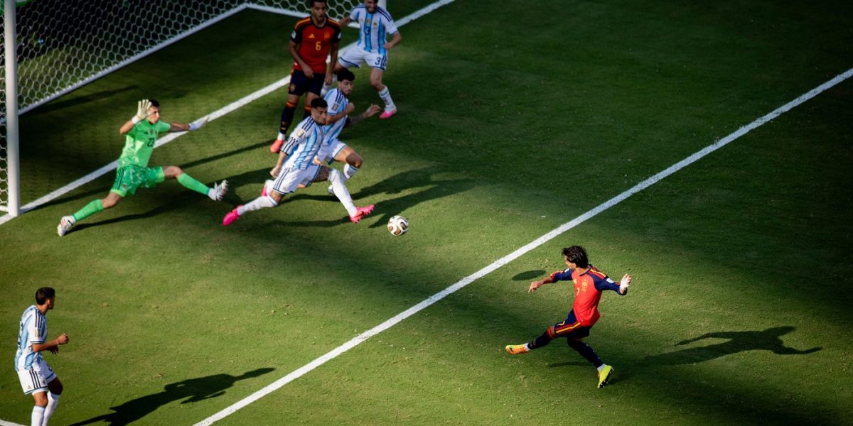Spectacol seismic în Spania: Golul lui Torres a zguduit țara