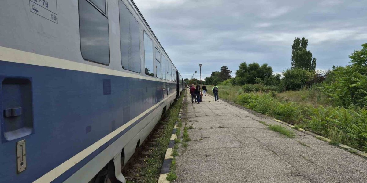 Eforie Nord-Sud blocate: Șină ruptă, trenuri oprite spre București