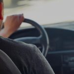 Șofer obraznic din Alba, prins de polițist depășind o mașină de școală