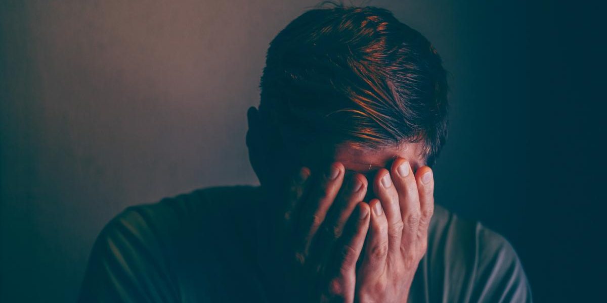Patru români mor zilnic prin suicid, România fără strategii locale
