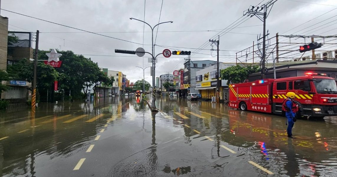 TAIWANUL, LADUCĂ CU TAIFUNUL BAVI: Evacuări masive înainte de impact