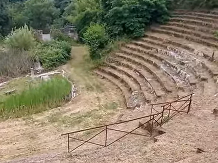 Italian falsifică „teatru antic”, ia până la 40€