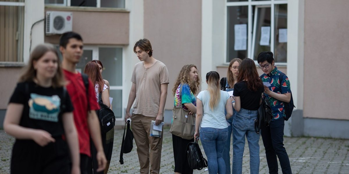 Bac 2026: Azi elevii dau la Matematică sau Istorie