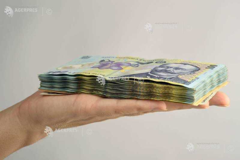 Tânăr prins că a înșelat cu 100.000 lei. Arest preventiv