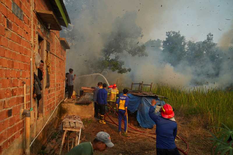 Incendii în Indonezia: Școli închise, pompieri masiv mobilizați