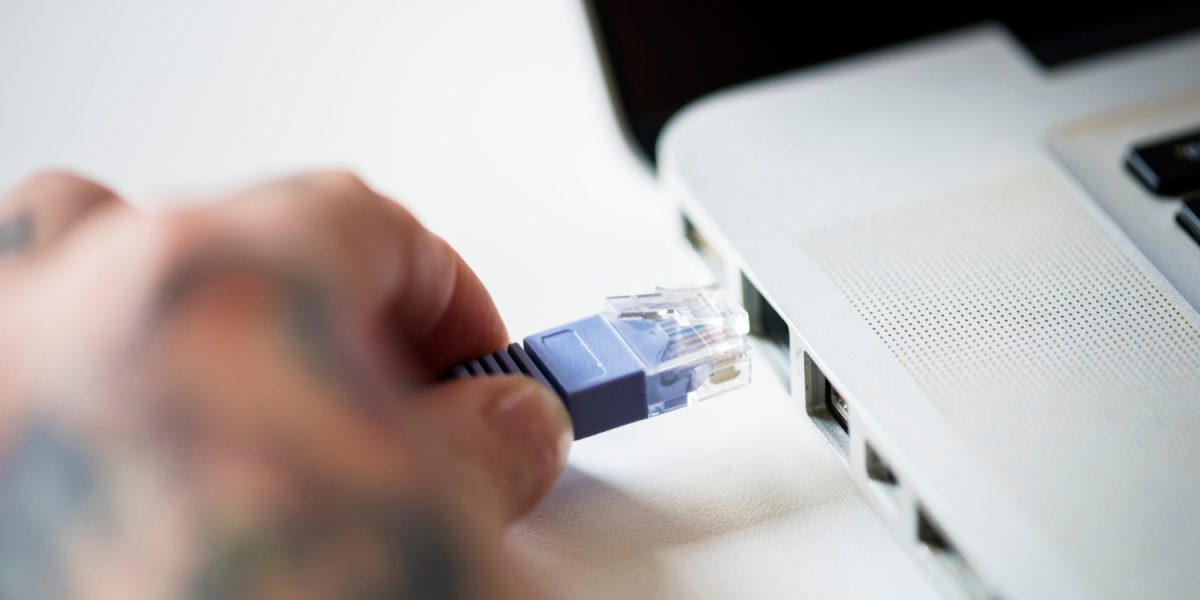 Rebelii ’90 au adus internetul Rapid în România